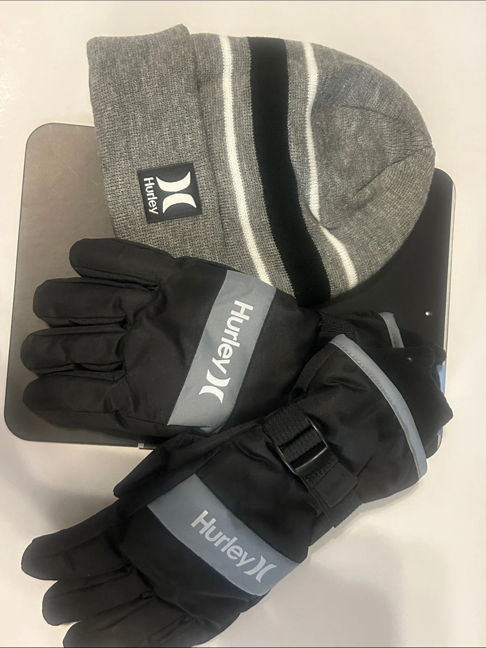 Hurley Youth Black Beanie & Gloves Set